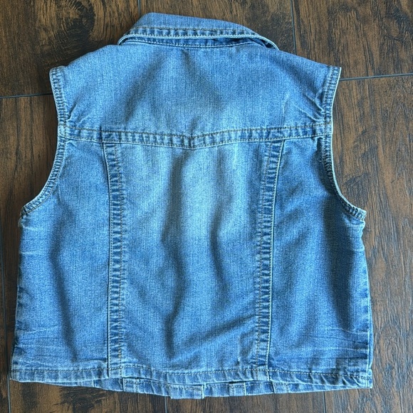 Baccini Denim Vest, flower Buttons, Size M (F21) - Picture 5 of 5